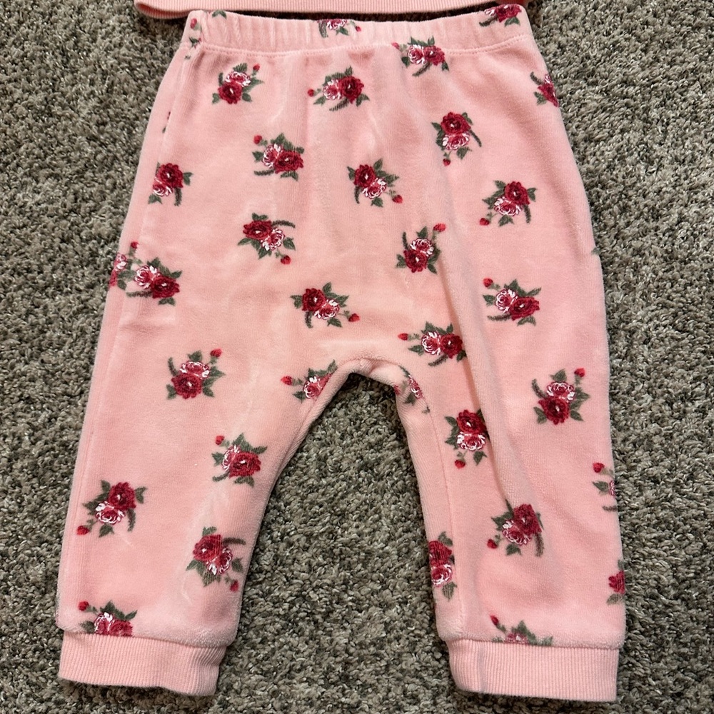 Little Me Ruffled Roses Velour Sweatshirt & Pants Set 12m - Picture 3 of 8